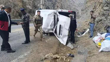 Çukurca'da Minibüs Kazası: 4 Yaralı