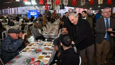 Kepez'de Ramazan bereketi iftar sofraları kuruldu, lokmalar dağıtıldı