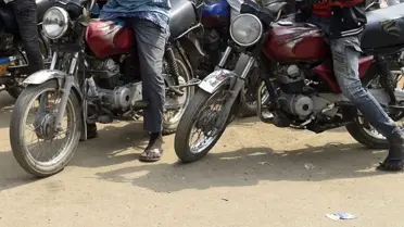 Motosikletlerle bastıkları köyde onlarca kişiyi katlettiler