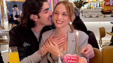 Nilperi Şahinkaya, sevgilisinden ne istediğini, doğum günü pastasına yazdırdı