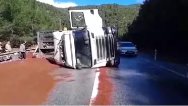 Antalya'da Tır Devrildi, Sürücü Yara Almadı