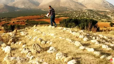 Prof. Dr. Mellink'in Külleri Kızılbel Tümülüsü'ne Serpildi