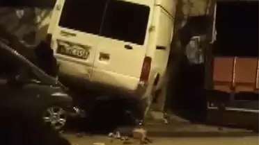 Avcılar'da Kamyon Kontrolden Çıktı