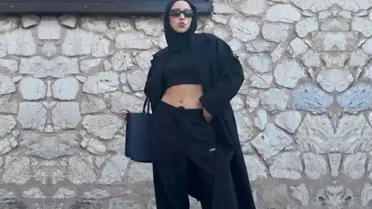 Başı kapalı, göbeği açık fotoğraf paylaşan Zeynep Bastık'a tepki var