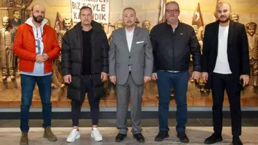 Başkan ve teknik adamın yumruk yumruğa kavgasına rağmen kazanmaya devam ediyorlar