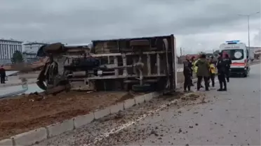Çorum'da Kamyonet Devrildi: 3 Yaralı