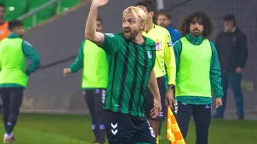 Caner Erkin, Sakaryaspor ile 12 maçta 4 kere kırmızı kart gördü