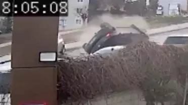 Elazığ'da Kaza: İki Yaralı, Bir Araç Ters Döndü