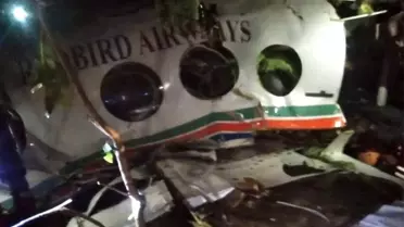 Hindistan'da 7 kişiyi taşıyan ambulans uçak düştü