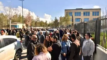 KKTC'de fiber optik protokolüne karşı Meclis önünde eylem