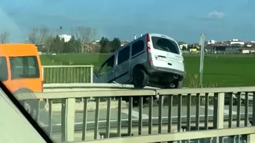 Lüleburgaz'da Hafif Ticari Araç Kaza Yaptı