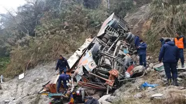 Nepal'de Otobüs Kazası: 19 Ölü