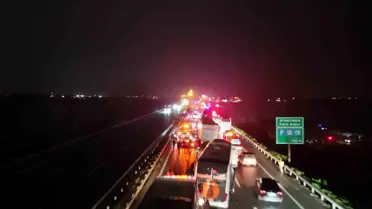 Yolcu otobüsleri dahil 16 araç birbirine girdi, çok sayıda yaralı var