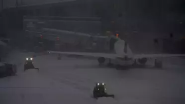 ABD'de Şiddetli Kar Yağışı Uçuşları İptal Ettirdi