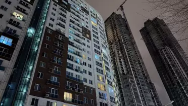 Esenyurt'ta bir rezidansın koridorunda 2 kişi silahla vurulmuş halde ölü bulundu