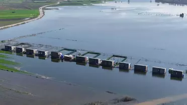 Yasak dinlemeyip ovaya yaptılar, gölün ortasında kala kaldılar