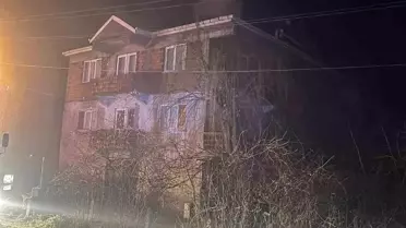 Perşembe'de çatı alevlere teslim oldu