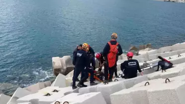 Antalya'da Balık Tutarken Düşen Adam Kurtarıldı