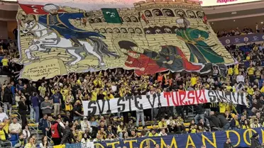 Fenerbahçe tribünlerinden Partizan'a okkalı cevap