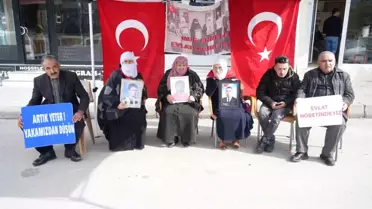 Muş'ta Evlat Nöbeti Devam Ediyor