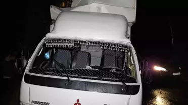 Sarıyer'de Kamyonet Ağaca Çarptı