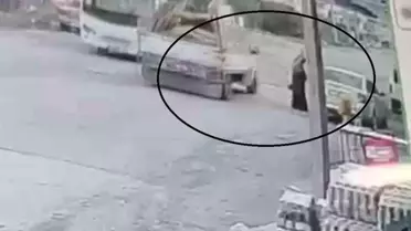 Hatay'da Pikap Kapağı Yaya Kadına Çarptı