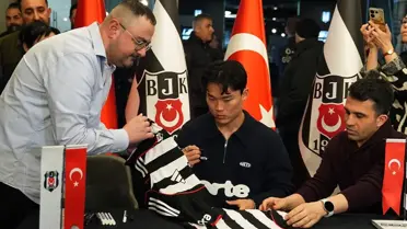 Beşiktaşlı taraftarlar, Hyeon-gyu Oh'un imza gününe akın etti