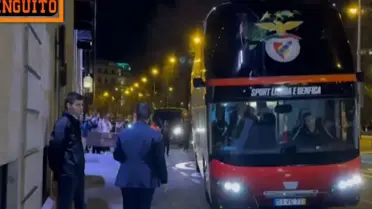 Cezalı Mourinho maçı bakın nereden izledi