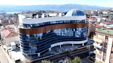 Derince'nin yeni hizmet binasında son rötuşlar yapılıyor