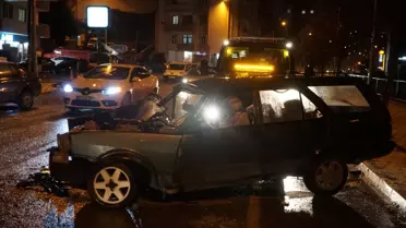 İki otomobilin kağıt gibi ezildiği ölümlü kaza kamerada