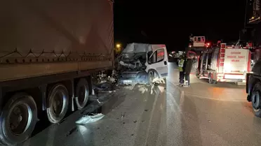 Eskişehir'de Kamyonet TIR'a Çarptı: 1 Yaralı