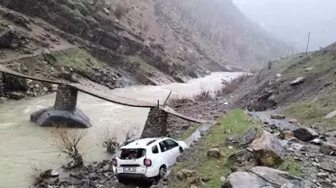 Şırnak'ta Otomobil Uçuruma Yuvarlandı