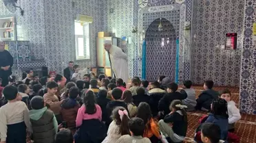 Anaokulu Öğrencileri Cami Ziyareti