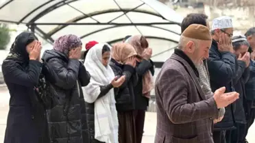 Özbek Kadın için Gıyabi Cenaze Namazı