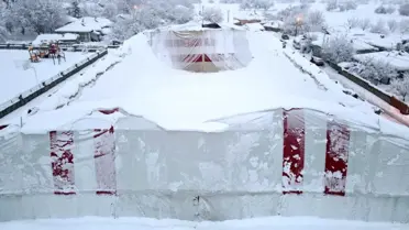 Erzincan'da Halı Saha Kar Yüzünden Çöktü