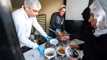 İftar bereketi Büyükşehir'in aşevinden sofralara uzanıyor