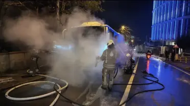 Kadıköy'de Park Halindeki Midibüste Yangın Çıktı