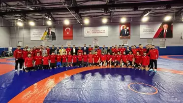 Mesut Özil Milli Güreşçileri Ziyaret Etti