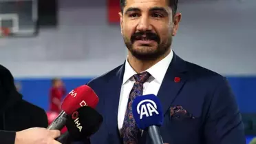 Mesut Özil Güreş Milli Takımı'nı Ziyaret Etti