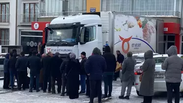 Ramazan günü eksi 4 derecede saatlerce kuyrukta beklediler