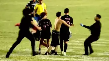 Sahaya giren taraftar Messi'yi kündeye getirdi