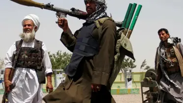 Taliban: Pakistan sınırındaki 15 askeri bölgeyi ele geçirdik