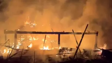 Ovacık'ta Yangın: İki Katlı Ev Kül Oldu