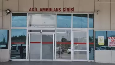 Kars'ta Buz Sarkıtı Çocuğun Başına Düştü