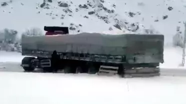 Erzincan-Erzurum Yolu TIR Kazasıyla Kapandı