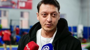 Mesut Özil'den şampiyonluk tahmini: Galatasaray Avrupa'da yorulacağı için Fenerbahçe şampiyon