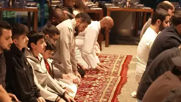 Manchester United iftar yemeği düzenledi