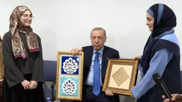 Cumhurbaşkanı Erdoğan, Marmara Üniversitesi İlahiyat Fakültesi Öğrencilerini Ziyaret Etti