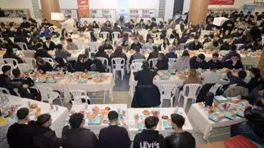 Esenyurt'ta gençlerle iftar buluşması