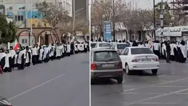 Hamaney'in doğum yerinde intikam yemini, kadınlar kefenleri ile yürüdü